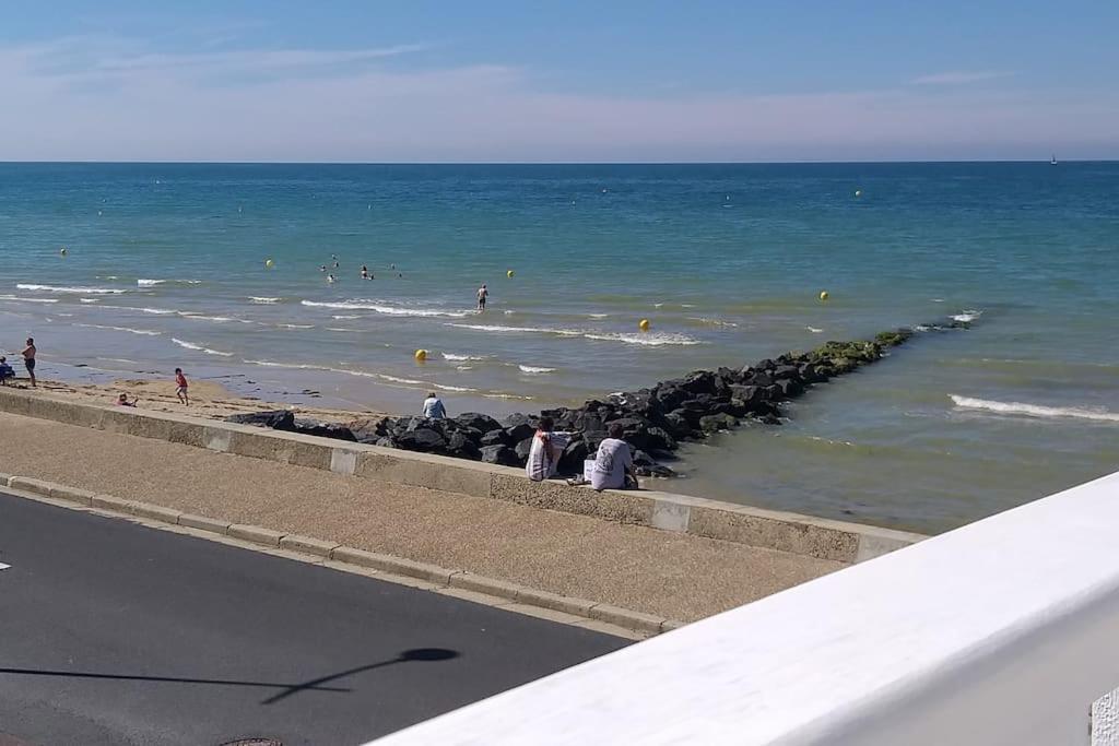 Vue Exceptionnelle En Front De Mer, 8 Personnes Ver-sur-Mer Esterno foto