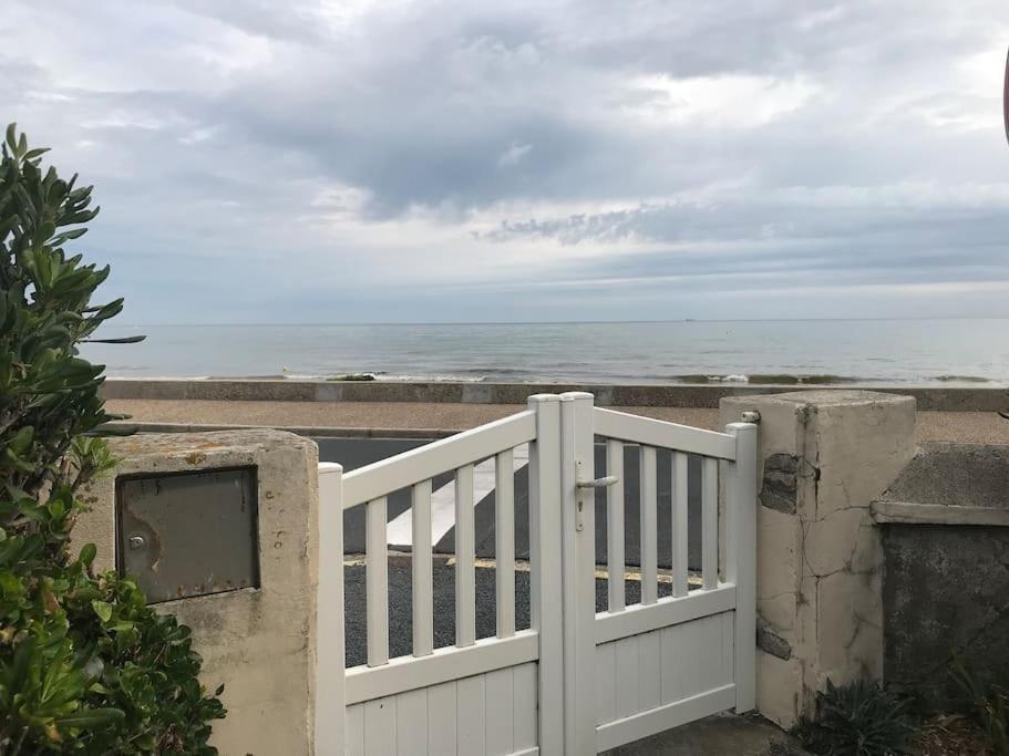 Vue Exceptionnelle En Front De Mer, 8 Personnes Ver-sur-Mer Esterno foto