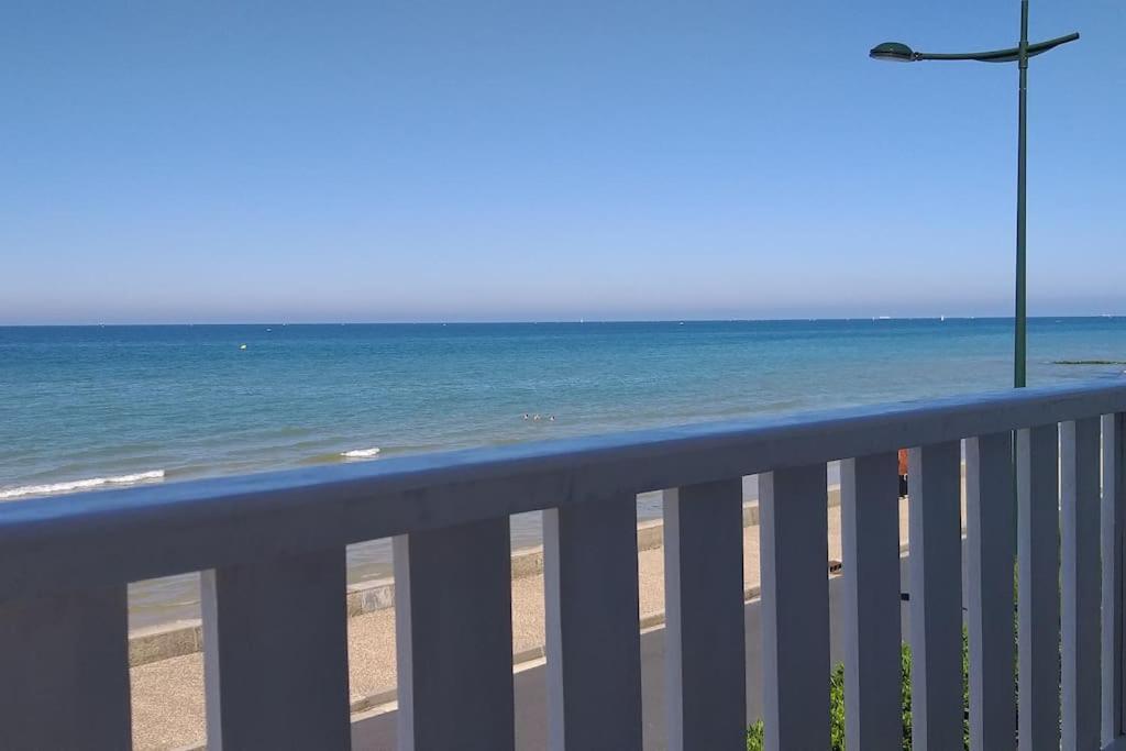 Vue Exceptionnelle En Front De Mer, 8 Personnes Ver-sur-Mer Esterno foto